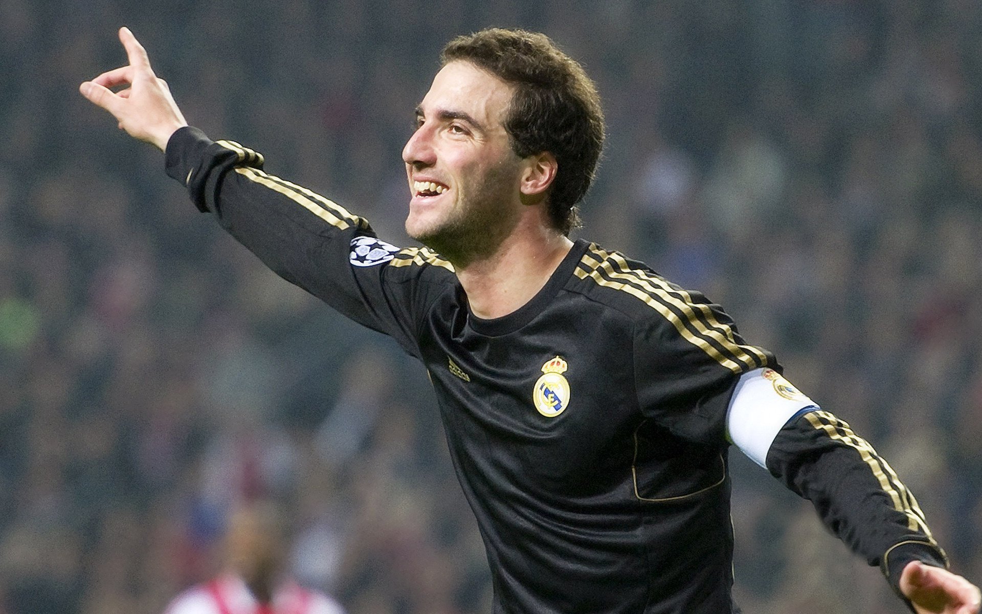 AYX体育官网-欧洲杯攻防大战：战略布局中的精彩瞬间，欧洲杯 攻略