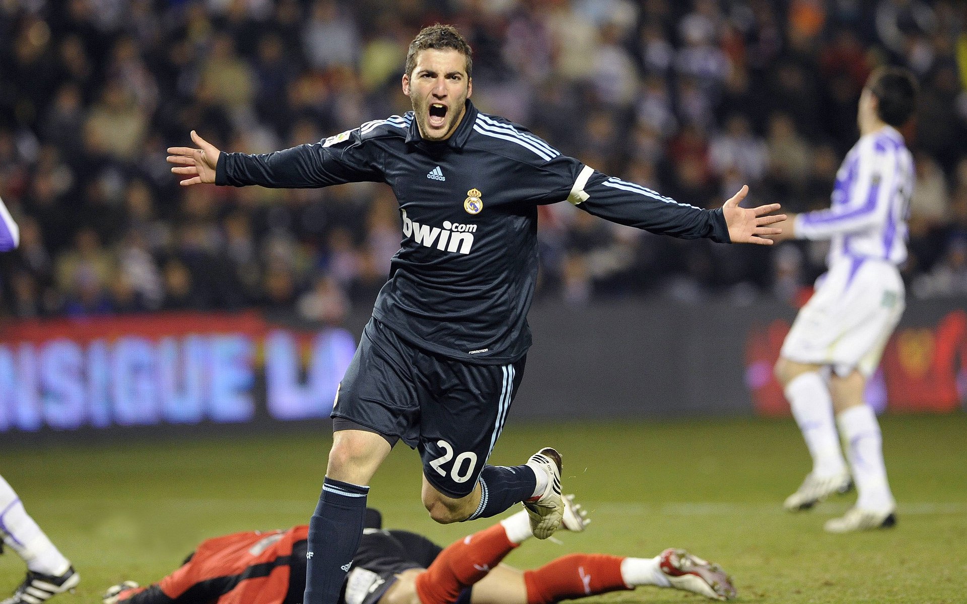 意甲豪门对决，球员表现亮眼，精彩进球纷至沓来，意甲七大豪门俱乐部